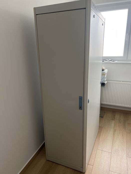 Szafa komputerowa duza