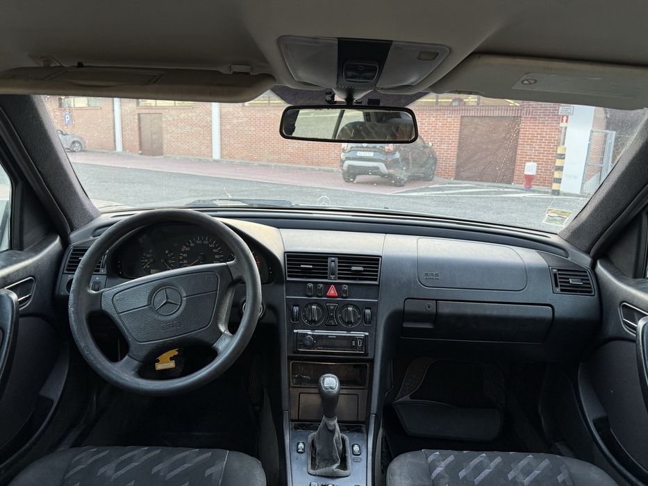 Mercedes-Benz C 200 — fotografia 11
