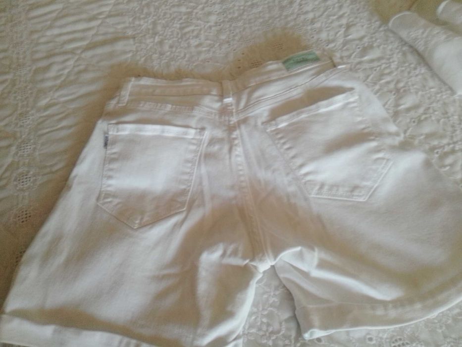 Calções t34 Tiffosi e Vestido de verão tS Bershka