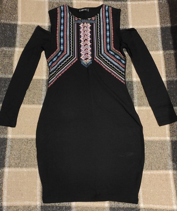 Платье с вышивкой, S.