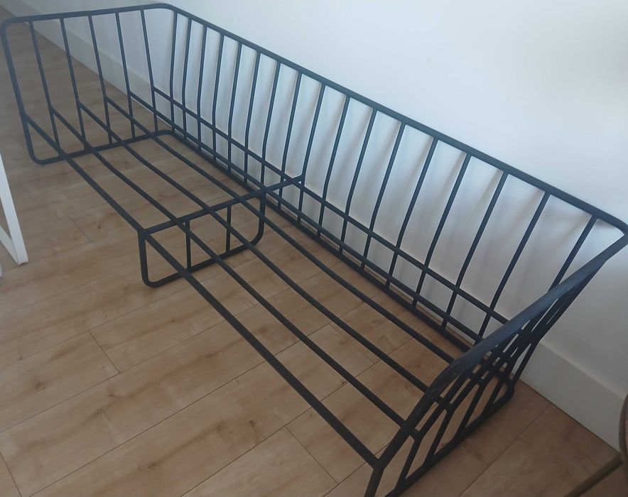 Sofá ferro com almofadas