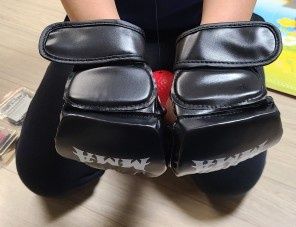 Profesjonalne rękawice MMA bokserskie na pół palca.