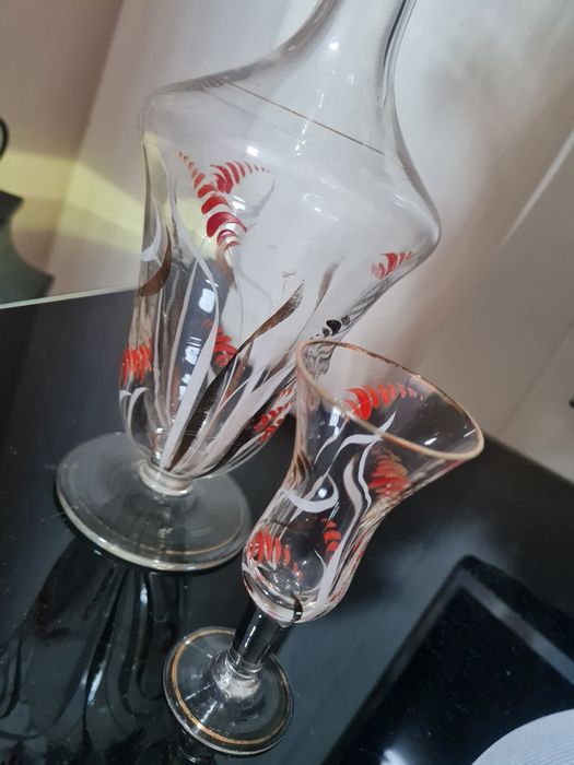 2 Licoreiras antigas com copo