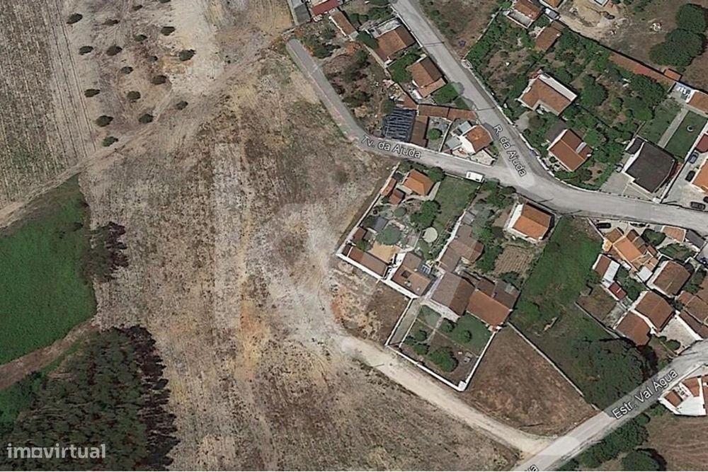 Venda de terreno urbano para construção com 26.000m2, em Ameal, Torr