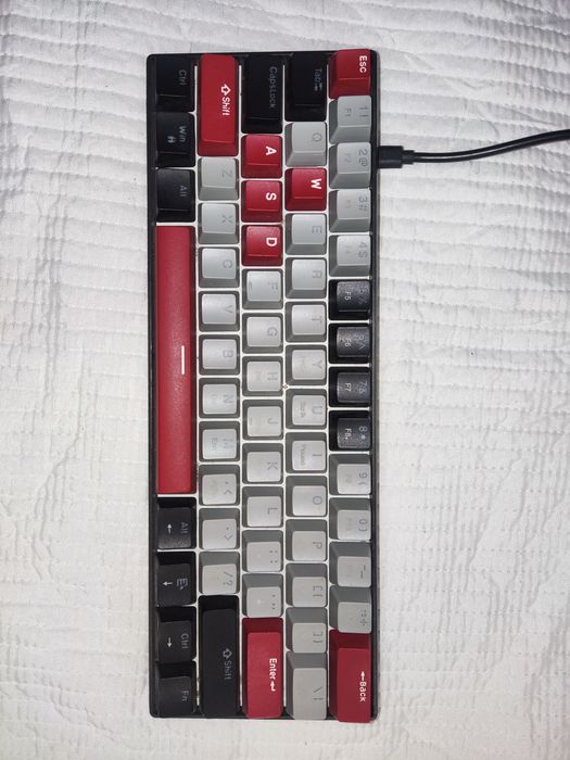 Teclado compacto 60%  MageGee