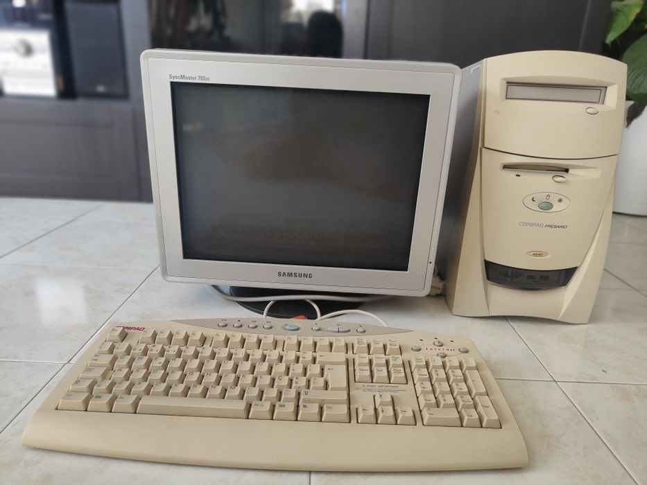 Conjunto Torre Compaq + Teclado Compaq + Monitor Samsung