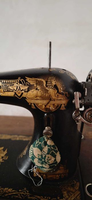 Maquina costura Singer antiga
