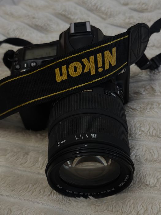 Nikon D90 + Sigma 18–200 + adapter do telefonu