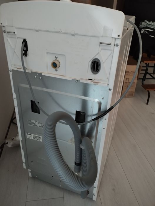 Продаю старенькую стиральную машинку.