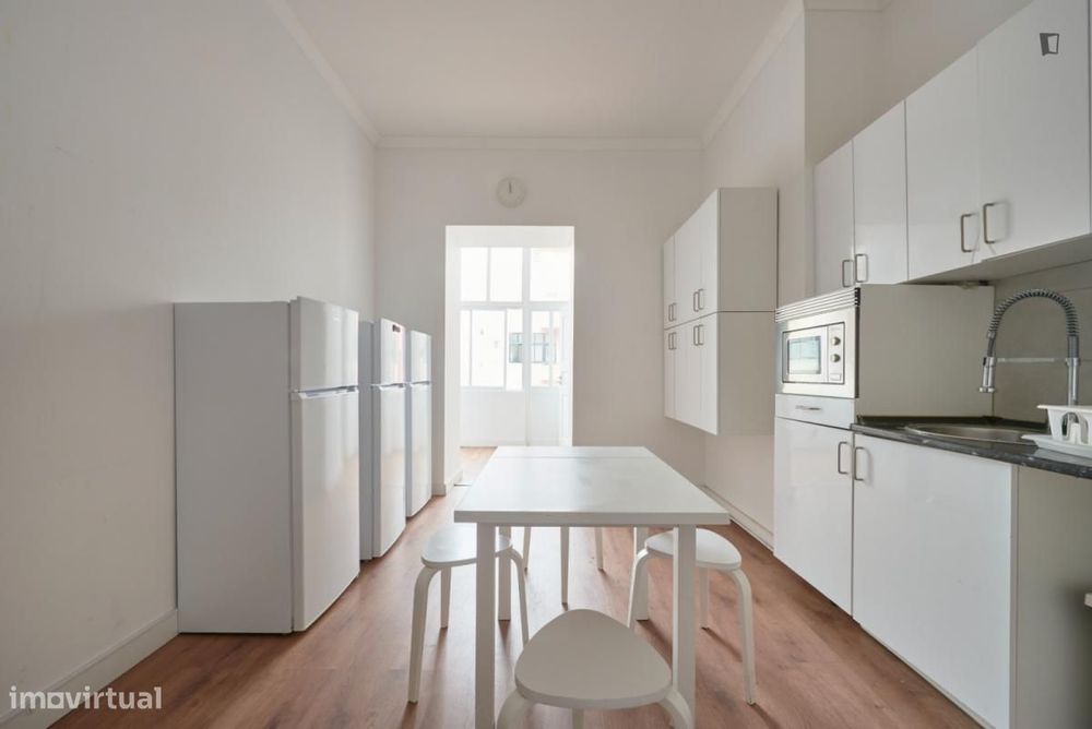 Quarto - localizado em Marquês de Pombal Lisbon