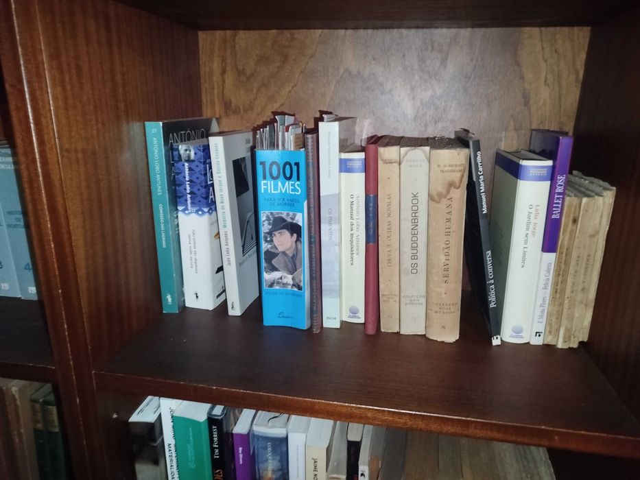 vendo livros antigos variados,interessantes e em bom estado