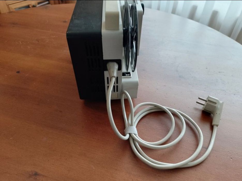 Eumig Mark 607 D – Projetor de Filmes 8 mm