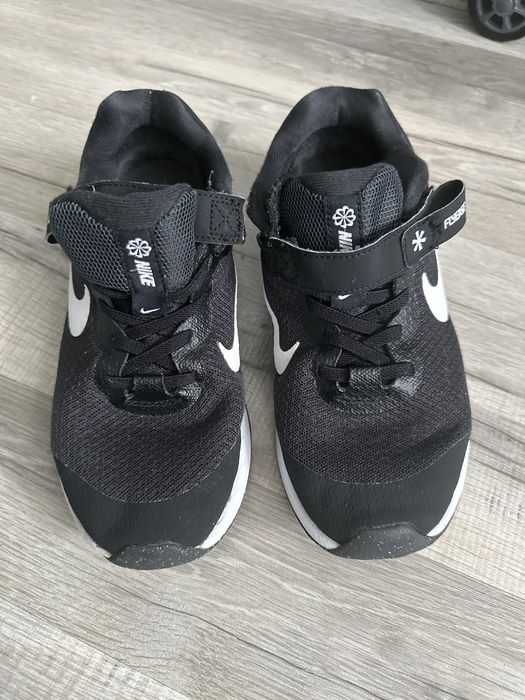 Зручні кросівки Nike для хлопчика
