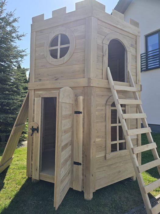 Plac zabaw w formie zamku,