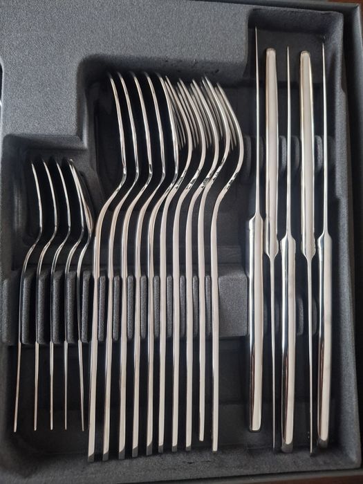 Vista Alegre - Faqueiro 24 Peças.