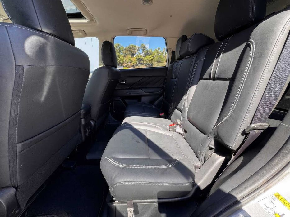 Mitsubishi Outlander Phev      2018
