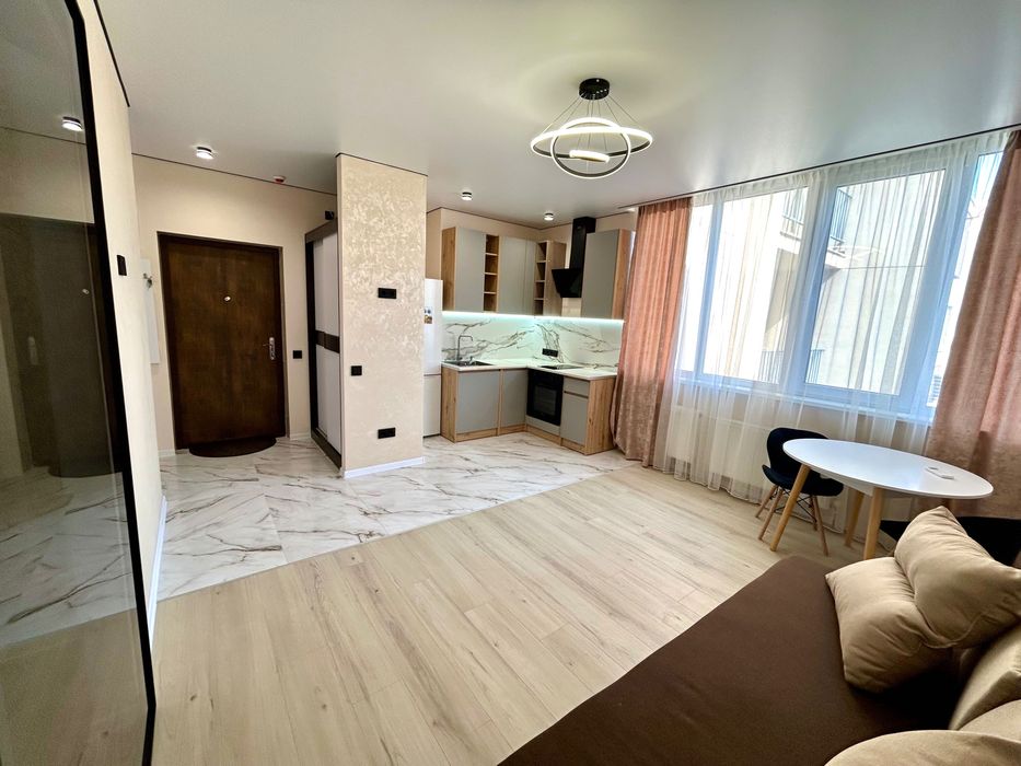 Стильна квартира з ремонтом в ЖК « Нова Европа». Кухня-вітальня і спальня.
