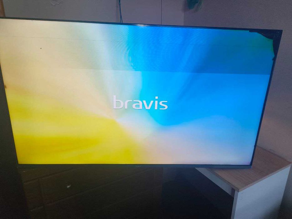 Bravis UHD-50M8000 Smart + T2