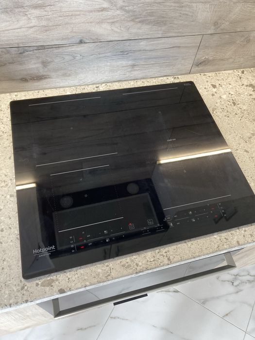 Варильна індукційна поверхня Hotpoint ARISTON
