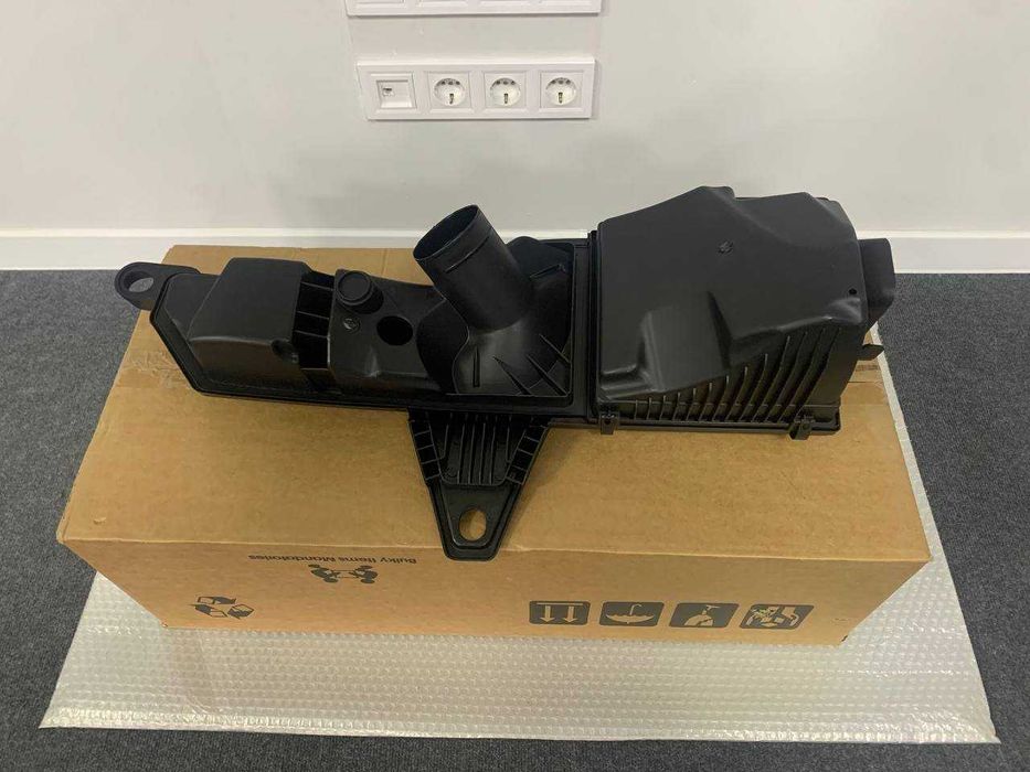 Корпус повітряного фільтра BMW 3 F30/F31 13717597589