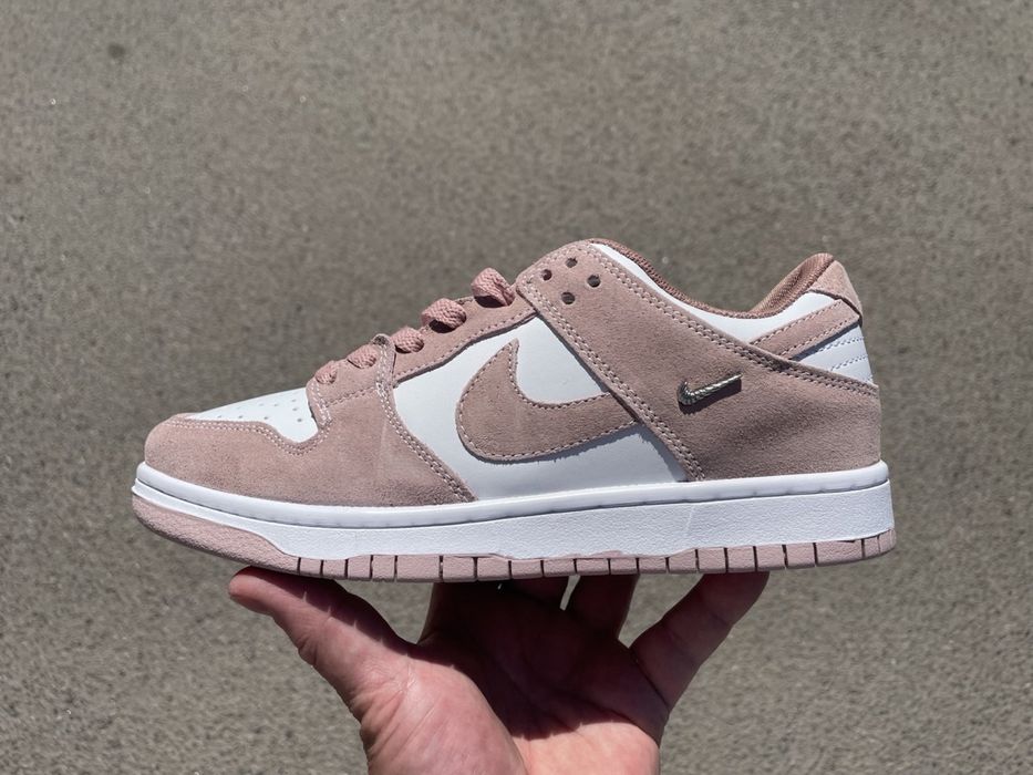 Nike Dunk Low “Particle Rose” в наявності