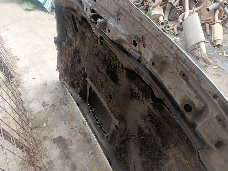 Продам капот NISSAN NAVARA D 22
