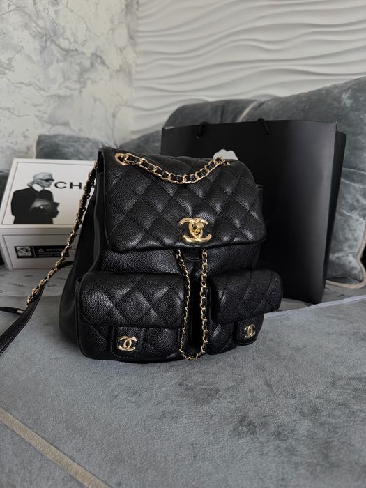 Черный рюкзак Chanel