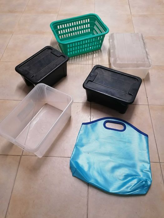 Caixas, cesto e saco, tudo por  5€