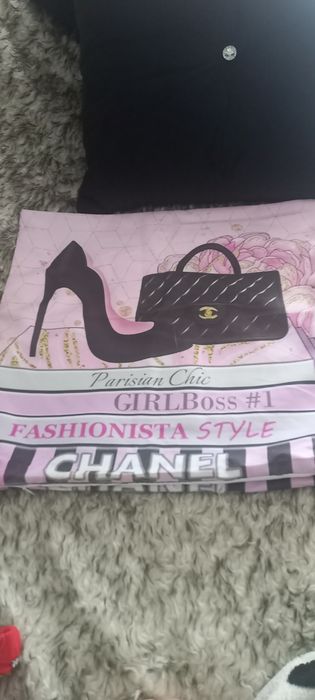 Poszewki na poduszki chanel