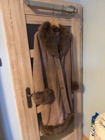 Kożuszek damski jasny brąz.