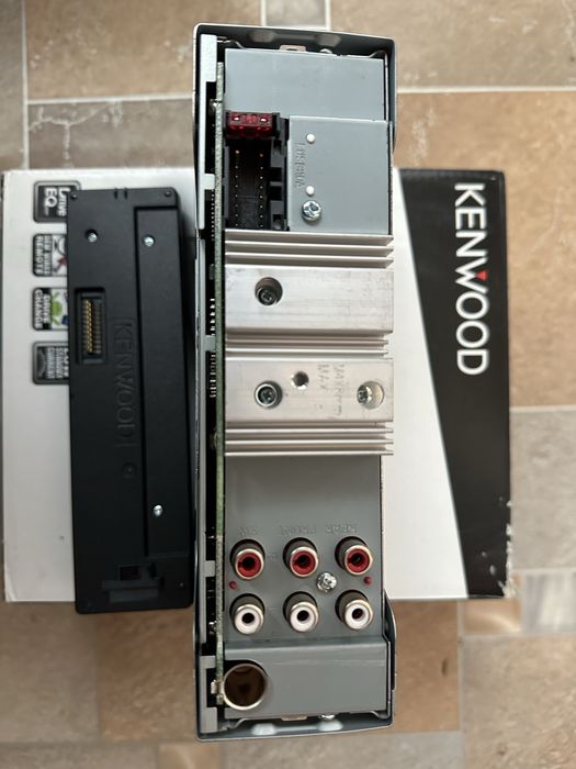Автомагнитола Kenwood KMM-106