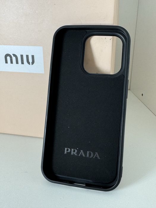 Nowe etui iPhone 15 pro Prada
