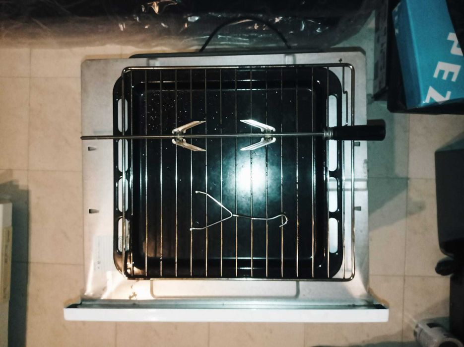 Forno Ele. + Placa Gás + Exaustor INDESIT (tudo a funcionar)