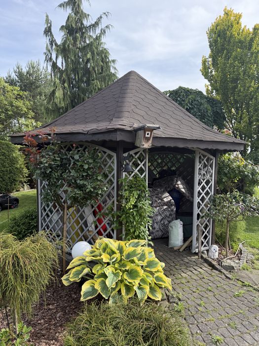 Piękna pergola sześciokątnao ogrodowa z drewna