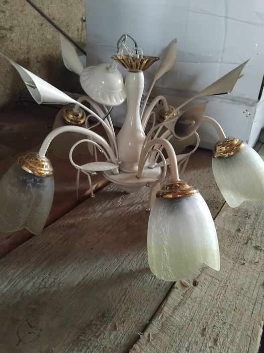 Люстри різні б/у