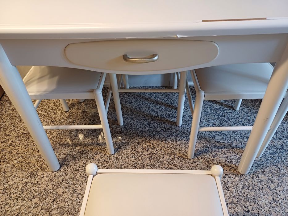 White Kitchen Chairs and Table with Drawer64584825884161122