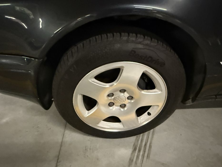 AUDI  A 8   2.8 Automático  Nacional