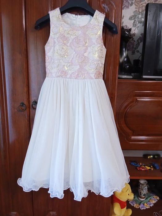 Продам нарядні плаття на принцес