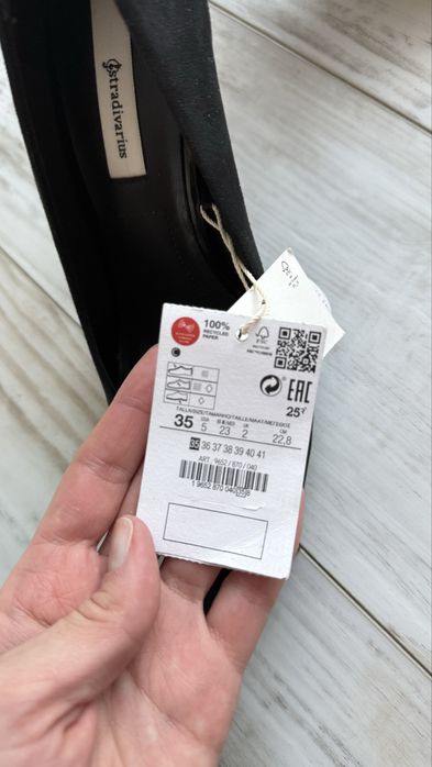 Нові замшеві лодочки stradivarius. Туфлі на шпильці