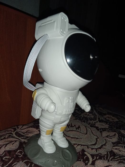 Нічник космонавт