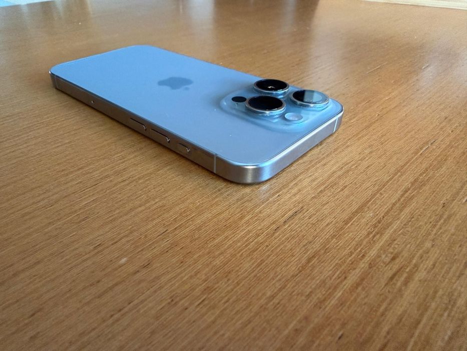 iPhone 15 Pro 256 Gb - como novo