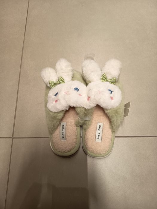 Nowe zielone futrzane kapcie buty