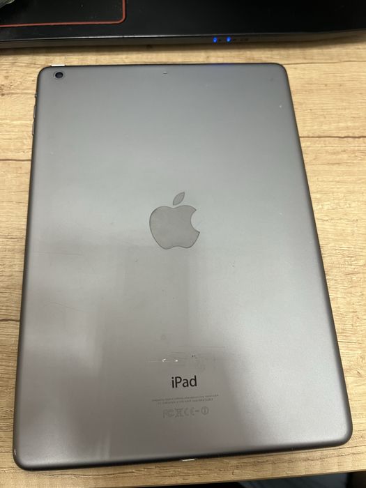 iPad Air A1474 32GB lekko uszkodzony