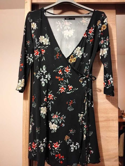 Sukienka czarna w kwiaty rozmiar L HOUSE