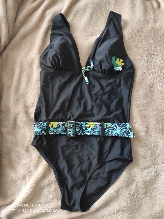 Суцільний купальник