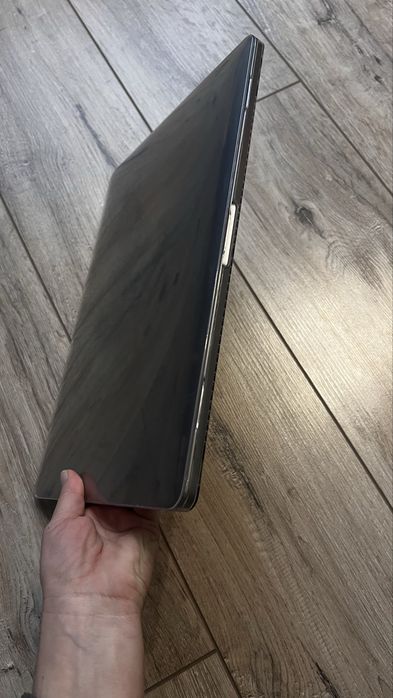Вживаний Mackbook Pro 16 Core i9 16/2Тб