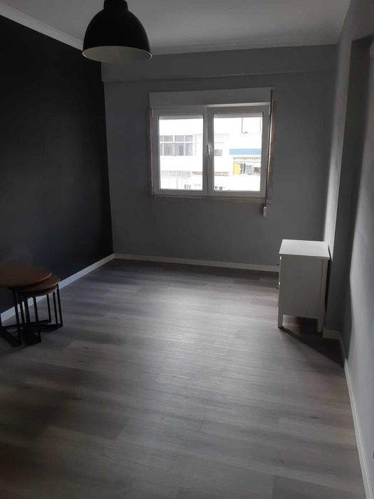 Arrendo T1 Espaçoso e remodelado em Queluz, junto PSP