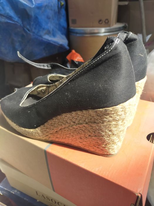 Buty na koturnie CCC