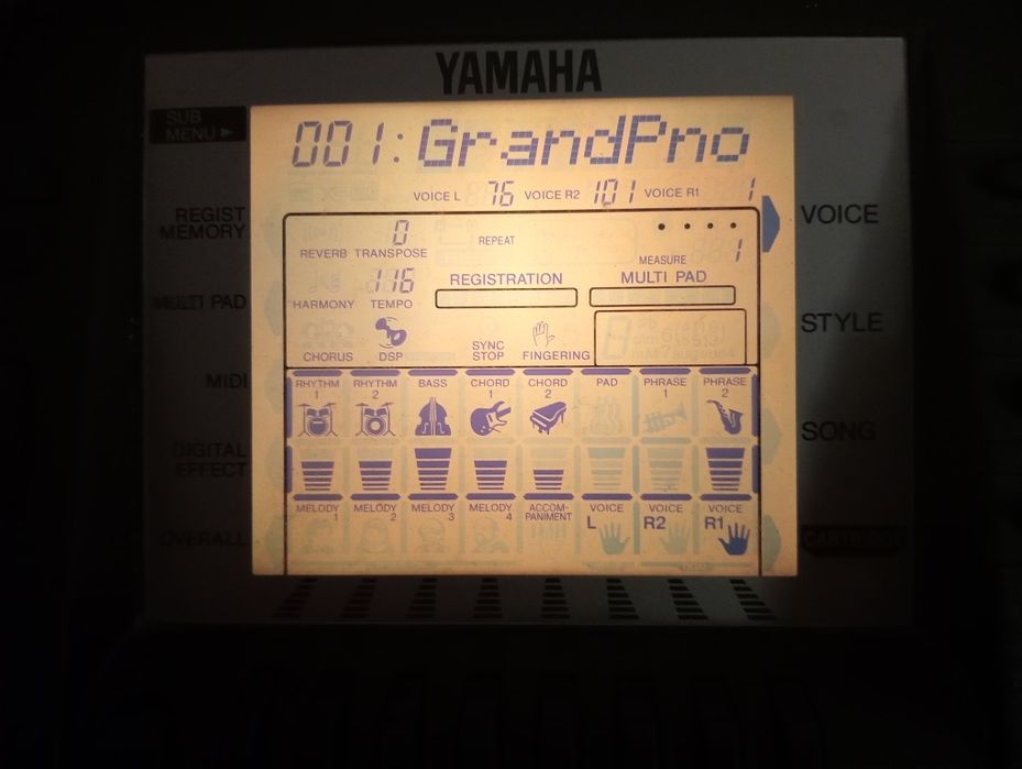 Teclado da Yamaha em muito bom estado de conservação a funcionar bem
