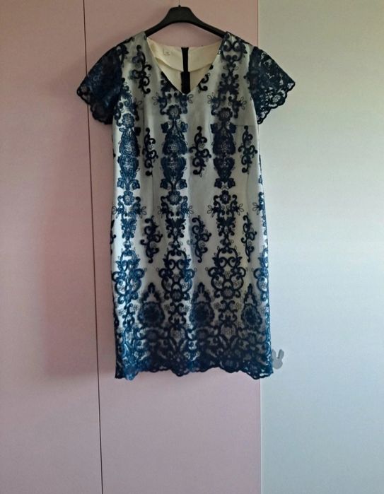 Sukienka w koronkę
